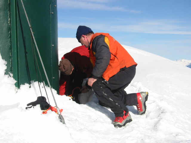Digging out Cathedral.jpg (78810 bytes)